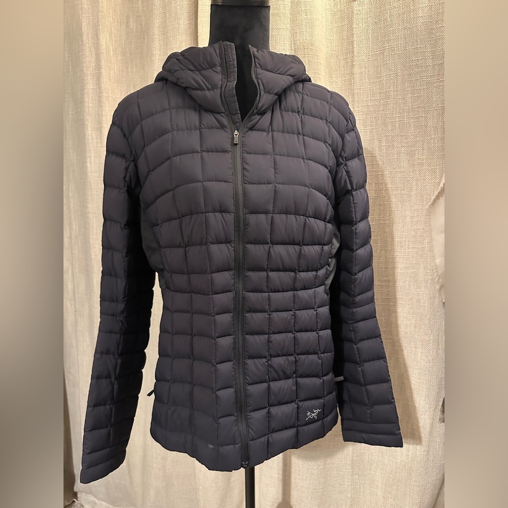 Arc’teryx Narin Women's Black Down Jacket With Hood.
